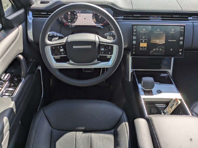 Used 2025 Land Rover Range Rover SE AWD/4WD image 11