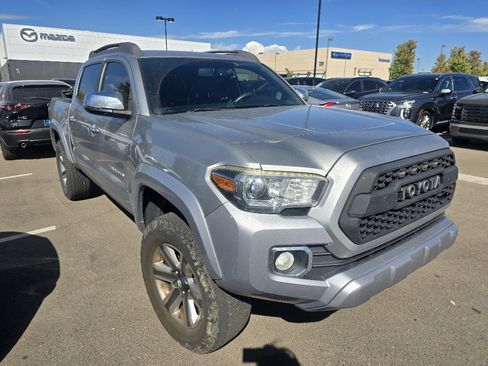 Used 2017 Toyota Tacoma Limited w/ Tow Package AWD/4WD image 7