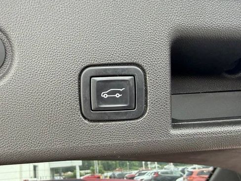 Used 2022 Chevrolet Equinox RS w/ RS Leather Package FWD image 11