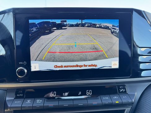 Used 2025 Toyota Camry SE image 23