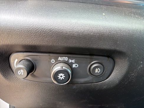 Used 2021 Chevrolet Traverse Premier w/ Redline Edition AWD/4WD image 19