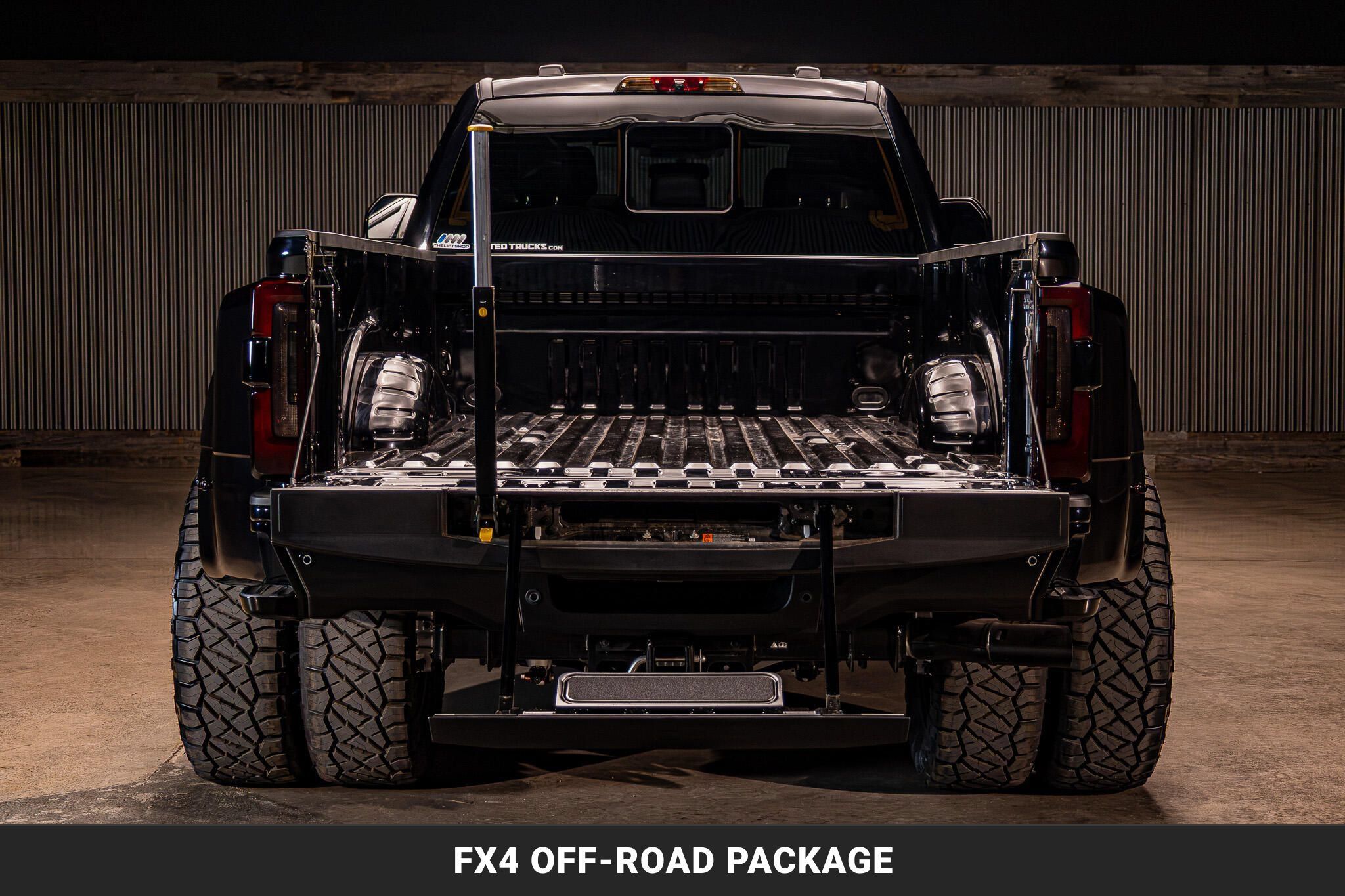 Used 2026 Ford F350 Platinum w/ FX4 Off-Road Package AWD/4WD image 7