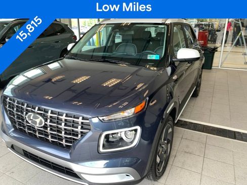 Certified 2023 Hyundai Venue Limited FWD image 2