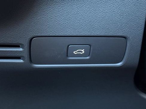 Certified 2024 Volvo XC40 B5 Plus w/ Protection Package Premier AWD/4WD image 31