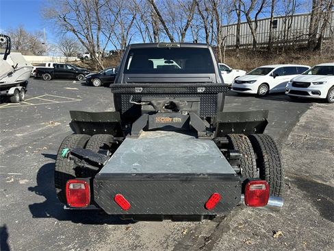 Used 2022 RAM 3500 Tradesman w/ Chrome Appearance Group image 7