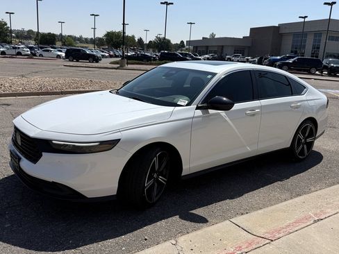 Used 2024 Honda Accord Sport image 4