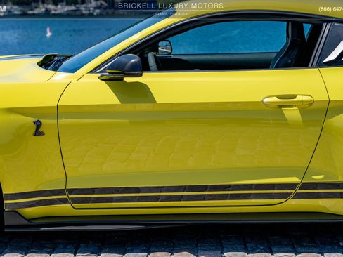 Used 2021 Ford Mustang Shelby GT500 w/ Carbon Fiber Track Pack RWD image 40