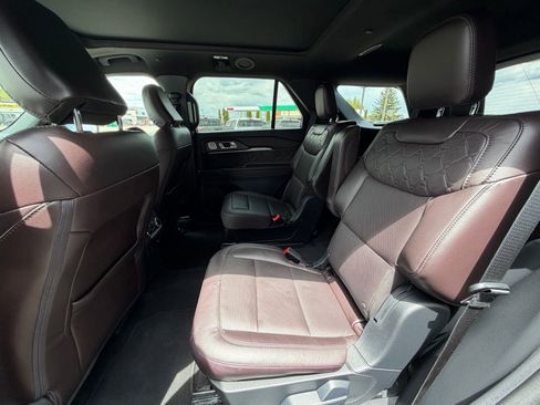 Used 2025 Ford Explorer Platinum w/ LUX Leather Package AWD/4WD image 25
