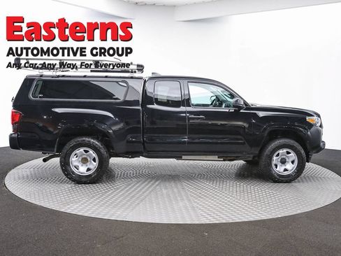 Used 2023 Toyota Tacoma SR AWD/4WD image 4