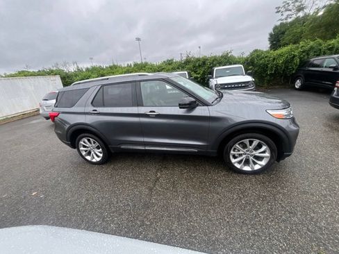 Used 2022 Ford Explorer Platinum w/ Equipment Group 601A AWD/4WD image 4