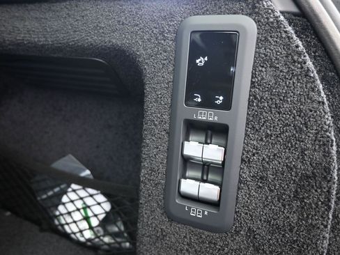 New 2025 Land Rover Range Rover Long Wheelbase SE image 18