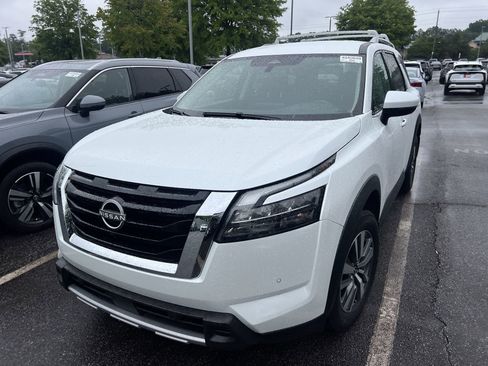 Certified 2025 Nissan Pathfinder SL AWD/4WD image 1