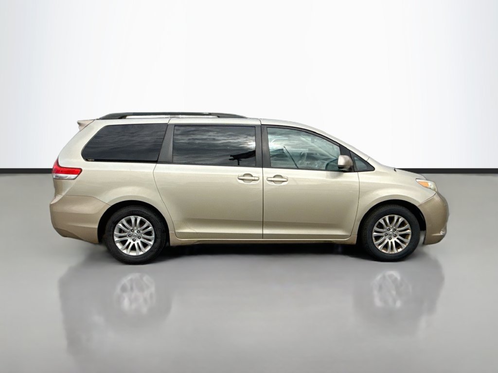 Used 2013 Toyota Sienna XLE FWD image 8