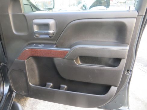 Used 2019 GMC Sierra 1500 SLE w/ SLE Value Package image 6