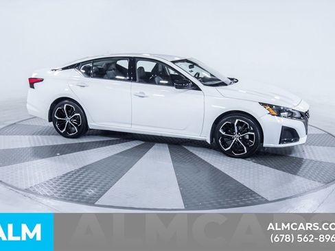 Used 2025 Nissan Altima 2.5 SR FWD image 13