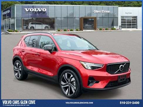 Used 2023 Volvo XC40 B5 Plus w/ Climate Package image 1