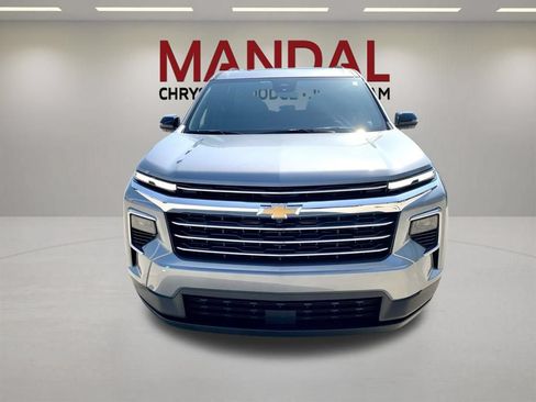 Used 2026 Chevrolet Traverse LT w/ Sun and Wheel Package FWD image 2