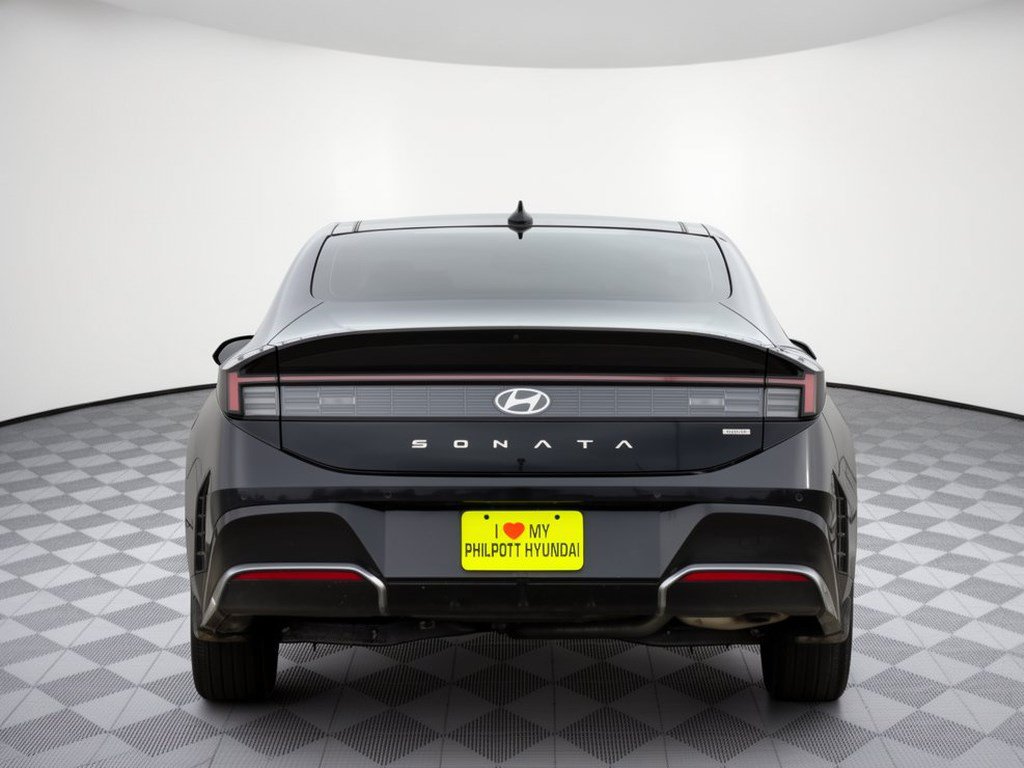 Certified 2025 Hyundai Sonata Limited FWD image 11