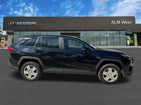 Used 2025 Toyota RAV4 LE AWD/4WD image 4