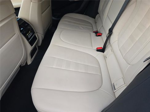 Used 2021 BMW X6 xDrive40i AWD/4WD image 14