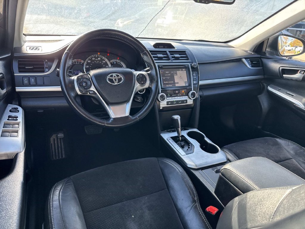 Used 2014 Toyota Camry SE w/ Leather Package FWD image 14