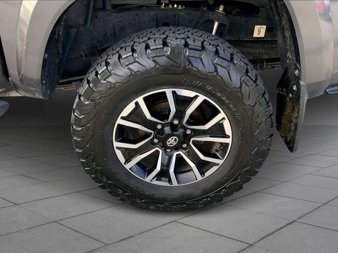 Used 2022 Toyota Tacoma TRD Sport w/ TRD Premium Sport Package AWD/4WD image 10