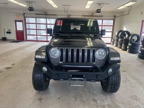 Used 2018 Jeep Wrangler Unlimited Sahara image 2