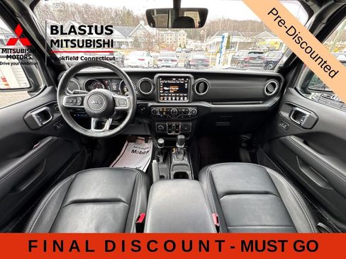 Used 2023 Jeep Wrangler Unlimited Sahara w/ Cold Weather Group AWD/4WD image 25