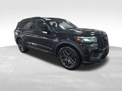 Used 2025 Ford Explorer ST-Line w/ ST-Line Street Pack AWD/4WD image 2