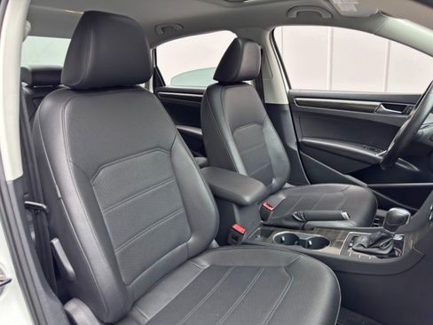 Used 2016 Volkswagen Passat 1.8T SE FWD image 33