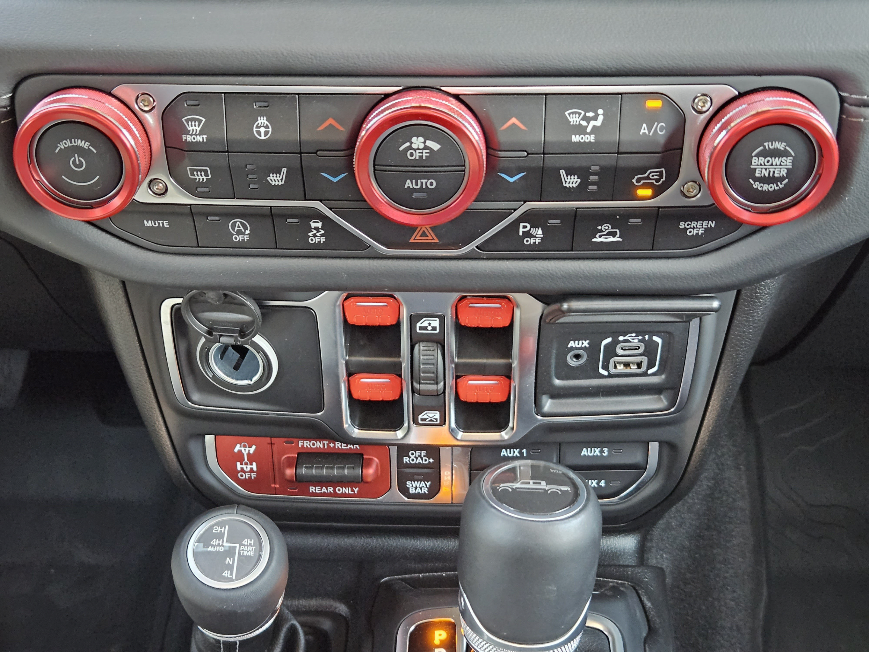 Used 2025 Jeep Gladiator Rubicon AWD/4WD image 17