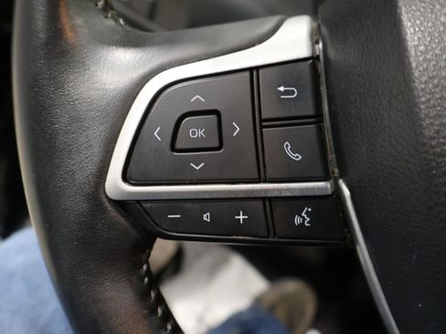 Used 2023 Toyota Highlander XLE image 37