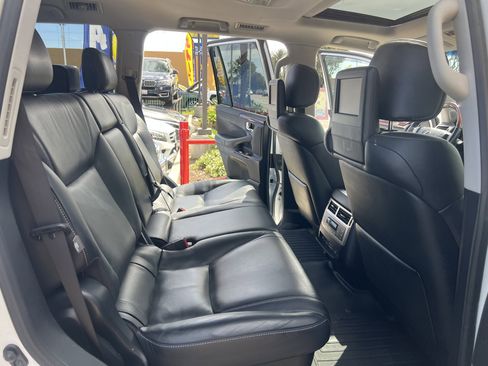 Used 2013 Lexus LX 570 4WD w/ Luxury Pkg image 37