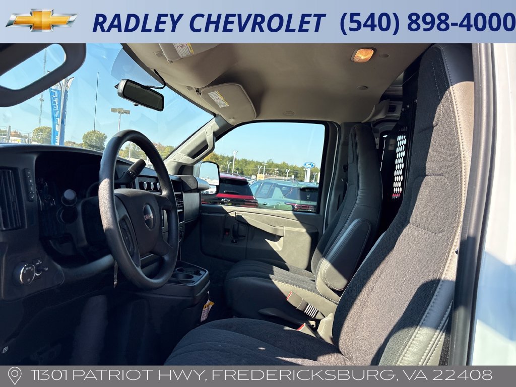 Used 2025 GMC Savana 2500 w/ Driver Convenience Package RWD image 3