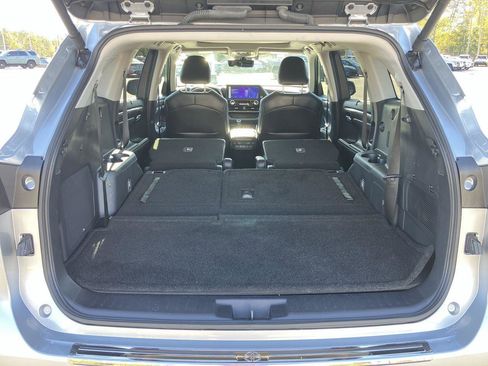 Used 2024 Toyota Highlander Platinum image 31