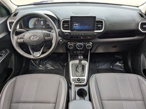 Used 2025 Hyundai Venue Limited FWD image 30