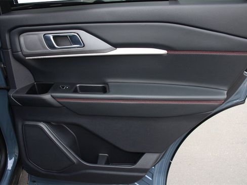 Certified 2025 Ford Explorer ST-Line w/ Premium Package image 26