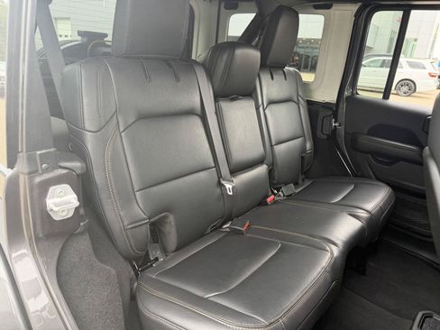 Used 2025 Jeep Wrangler Unlimited Sahara w/ Safety Group AWD/4WD image 20