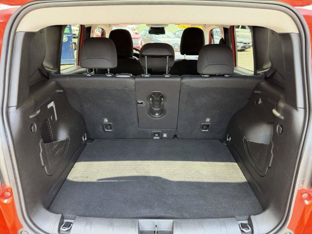 Used 2021 Jeep Renegade Latitude w/ Convenience Group AWD/4WD image 14