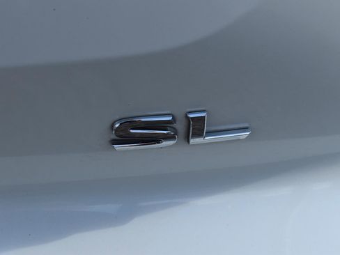 Used 2024 Nissan Pathfinder SL FWD image 10