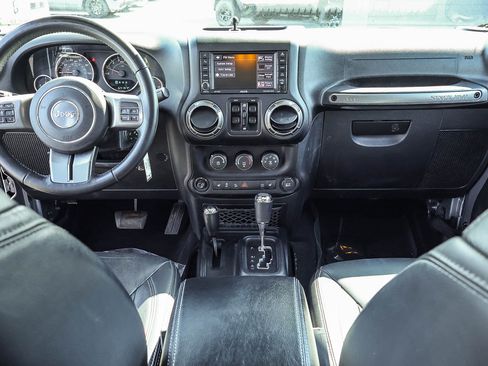 Used 2018 Jeep Wrangler Unlimited Sahara AWD/4WD image 6