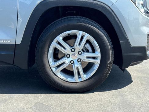Used 2024 GMC Terrain SLE image 28