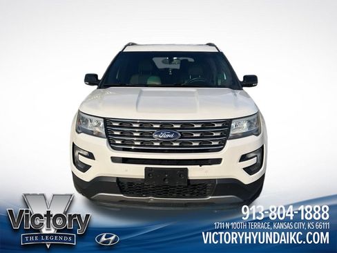 Used 2016 Ford Explorer XLT w/ Equipment Group 202A FWD image 2
