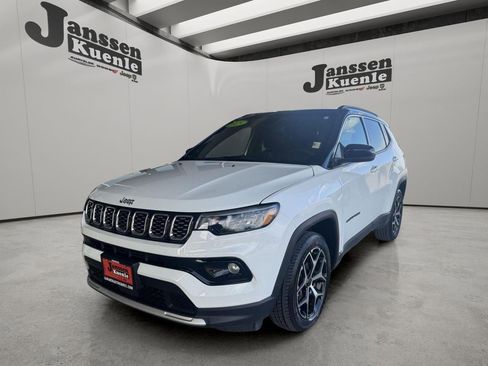 Used 2025 Jeep Compass Limited AWD/4WD image 4