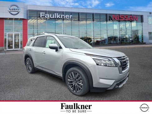New 2025 Nissan Pathfinder SL image 1