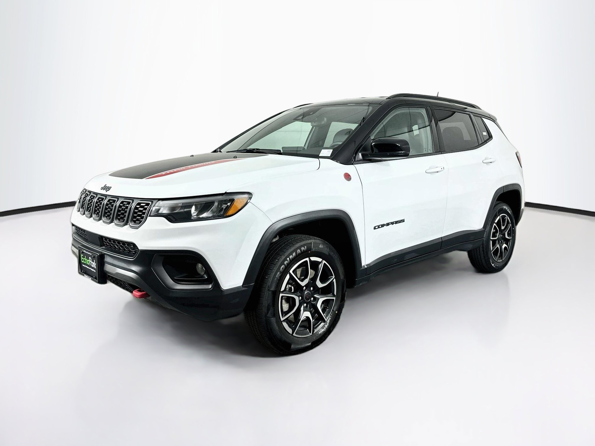 Used 2025 Jeep Compass Trailhawk AWD/4WD image 3