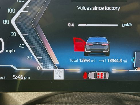 Used 2025 BMW 530i xDrive w/ Premium Package image 12