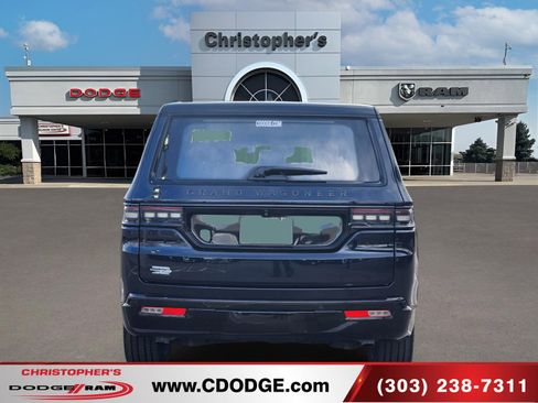 Used 2023 Jeep Grand Wagoneer Series III w/ Rear Seat Video Group 1 AWD/4WD image 4