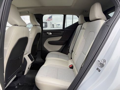 Used 2020 Volvo XC40 T5 Momentum w/ Protection Package Premier image 29