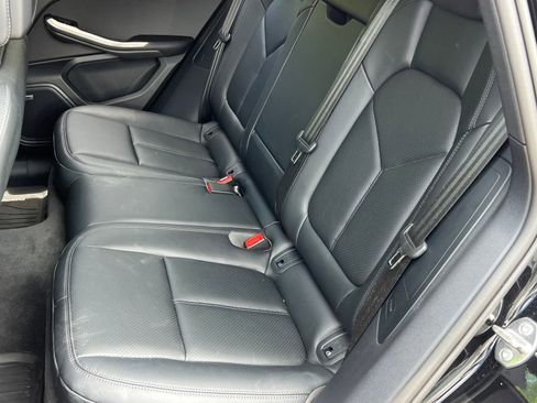 Certified 2026 Porsche Macan AWD/4WD image 18